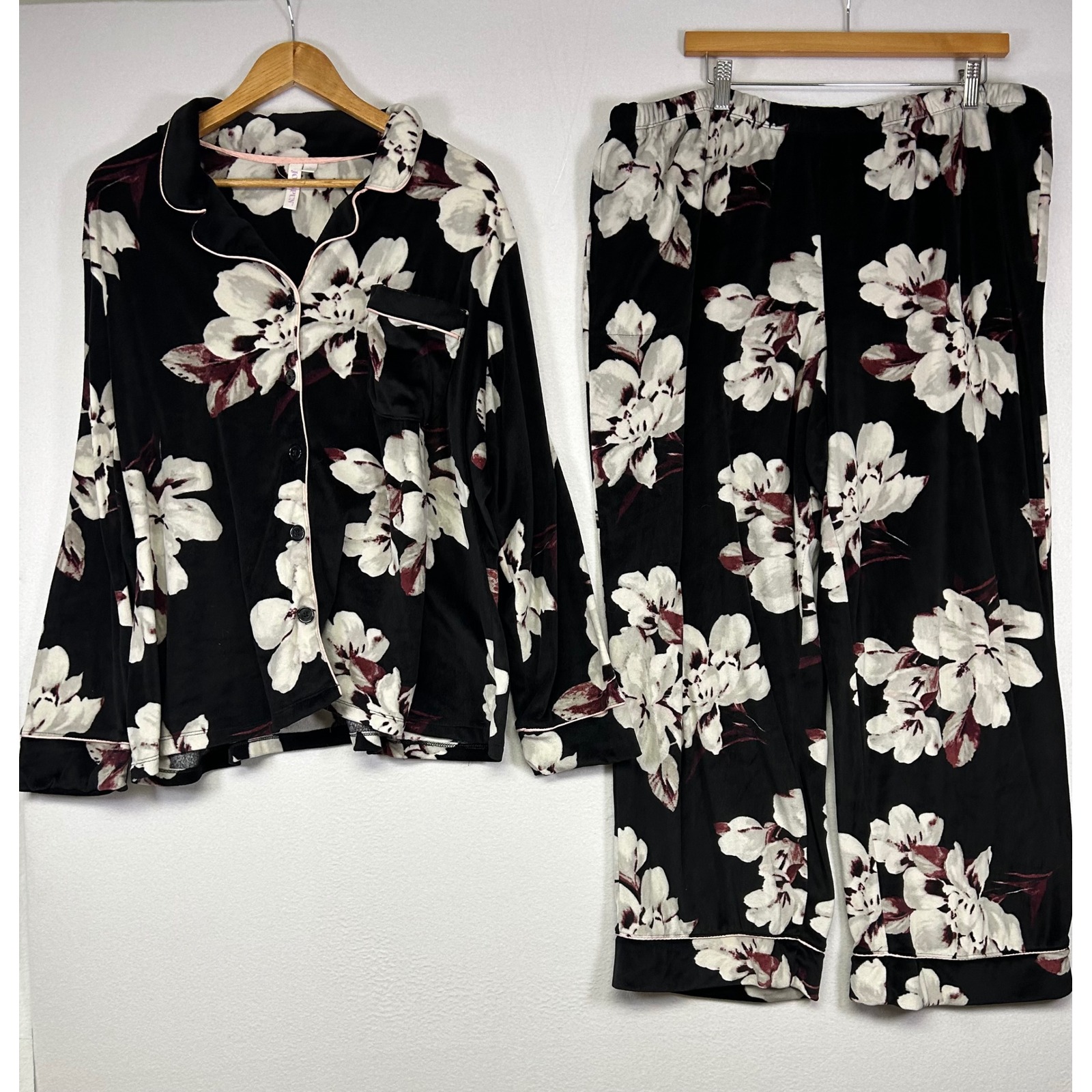Cozy Floral Joyspun Womens 2x Black Velour Button Down Pajama Set 2 Piece